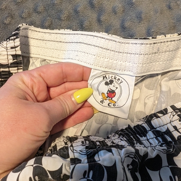 Vintage black and white graphic Mickey & Co shorts - Picture 4 of 7